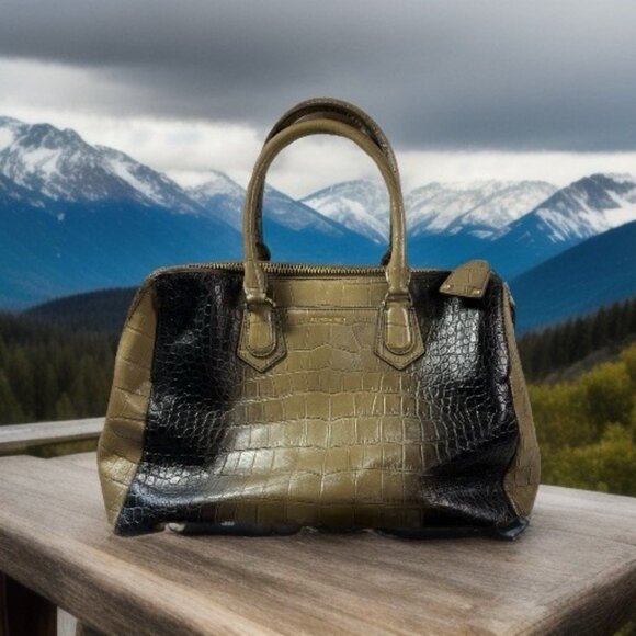 Henri Bendel New York Alligator Embossed Large Leather Handbag With Dust Bag - Picture 2 of 16